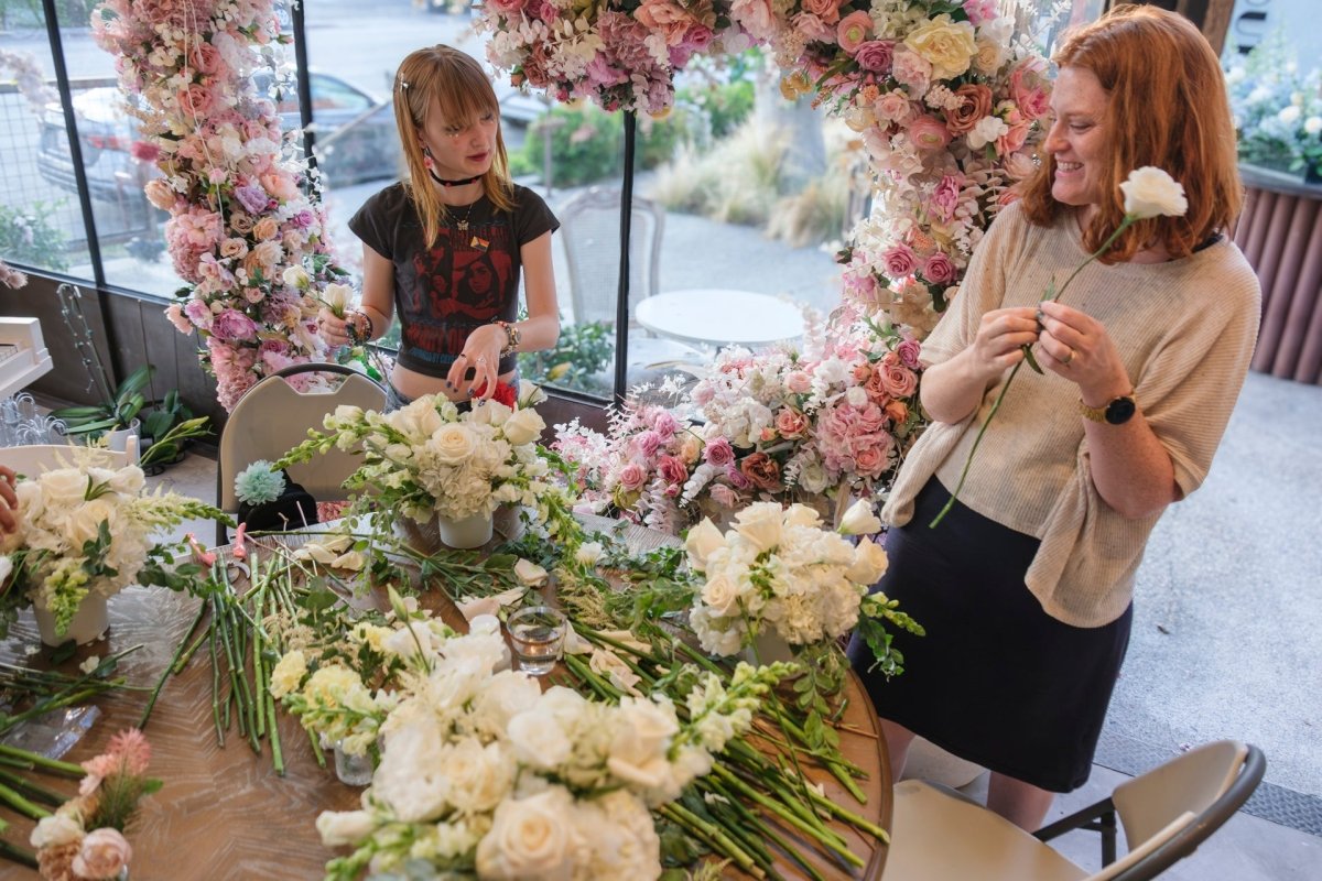 September Floral Workshop — Neutral Centerpiece Design